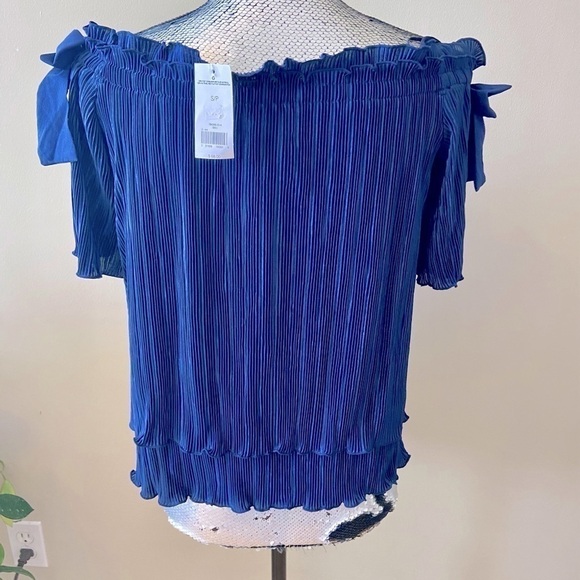 𝅺banana REPUBLIC Pleated Blouse With Shoulder Bow Detail | Blue | Small NWT - Picture 9 of 12